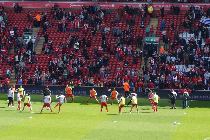 替补神兵！凯尔登·约翰逊5分钟轰13分，带队反超湖人9分（板凳奇兵凯尔登·约翰逊5分钟狂飙13分，率队反超湖人9分）