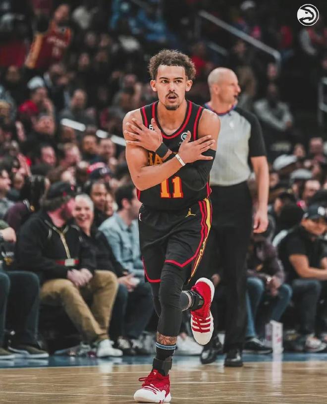 老将坚持打完最后一分钟（老将拼到终场最后一秒）