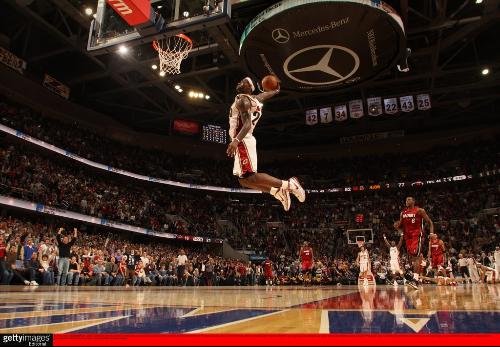 邵佳一谈成为国足主帅：正在家看电脑突然收到700多条信息（邵佳一谈挂帅国足：在家看电脑时突收七百多条消息）