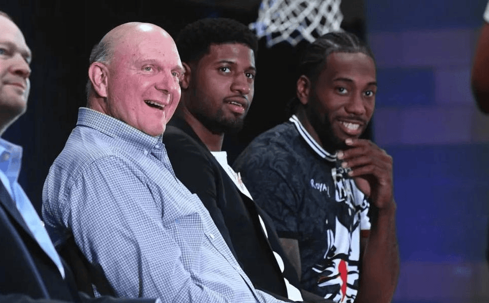 2025中足联颁奖会：成都蓉城刘殿座获中超最佳门将（2025中足联年度颁奖：成都蓉城门将刘殿座当选中超最佳门将）