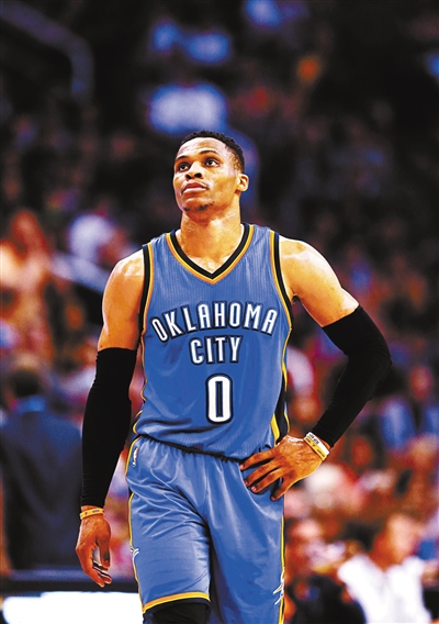 一波小高潮！特雷·琼斯上篮打进 公牛10-0打停骑士（特雷·琼斯上篮引爆攻势，公牛10-0逼停骑士）