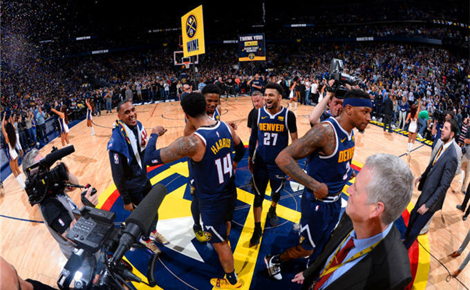 中超欠薪问题严峻，俱乐部准入难，财务困境持续，亟需解决。（中超欠薪严峻，准入受阻，财务困局未解，亟待破解）