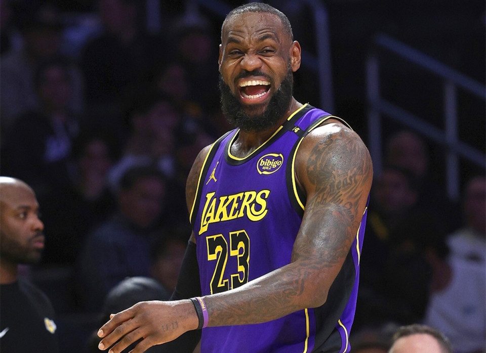 状态不好！鲍威尔半场出战15分钟 7中1&三分3中1仅拿3分（手感低迷！鲍威尔半场15分钟仅得3分，投篮7投1中、三分3投1中）