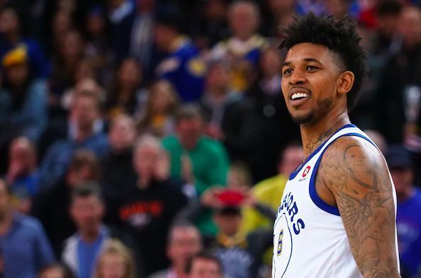 库蒂尼奥为小儿子庆祝生日，一家人身穿他效力过球队的球衣（库蒂尼奥为幼子庆生，全家穿上他曾效力球队的球衣）