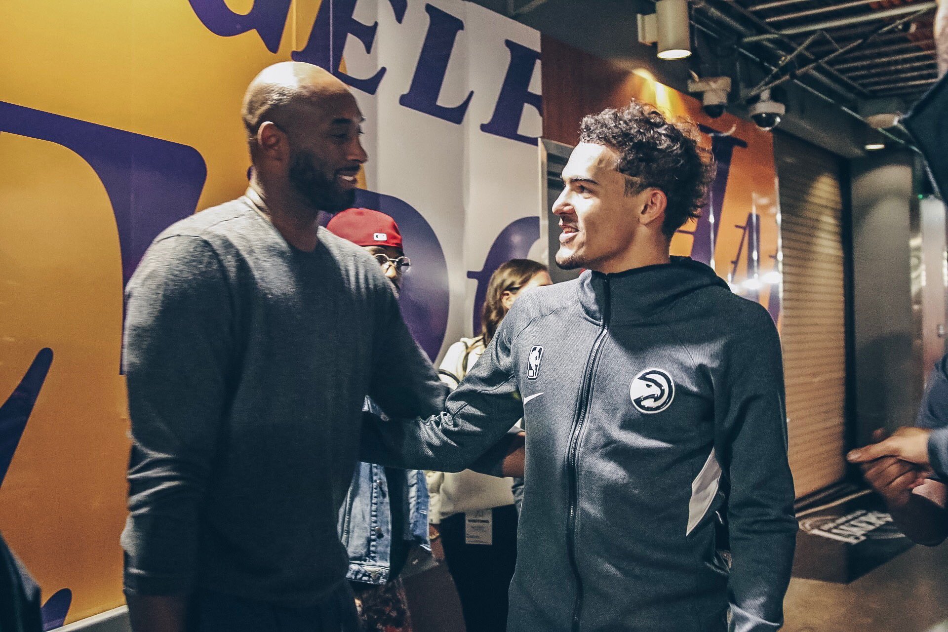 科迪罗兹对决奥巴费米争夺WWE与NXT冠军（科迪罗兹大战奥巴费米：WWE与NXT双冠之争）