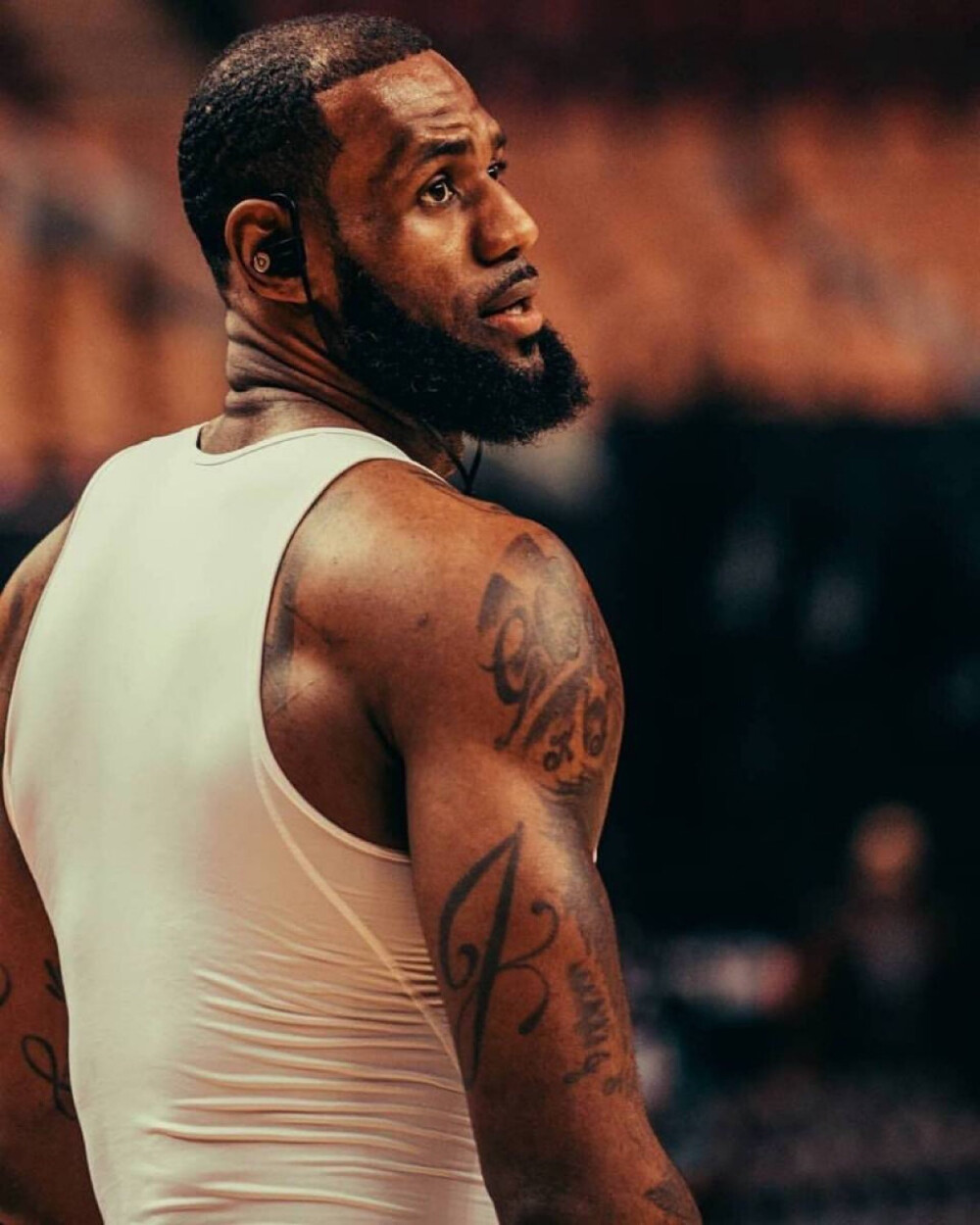 梅西助攻帽子戏法再次爆红全网（梅西上演助攻帽子戏法，再度引爆全网）