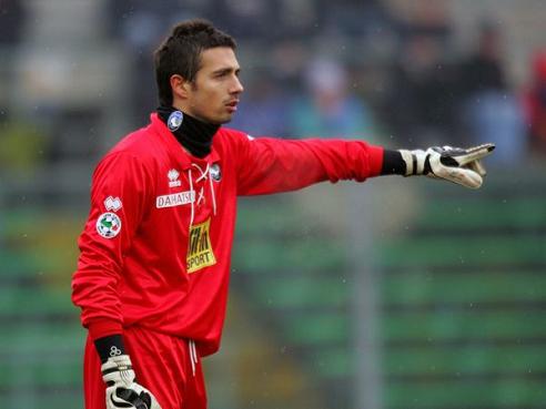 官方：水晶宫中场镰田大地右大腿受伤，预计缺席8到10周（水晶宫官宣：中场镰田大地右大腿受伤，预计伤停8-10周）