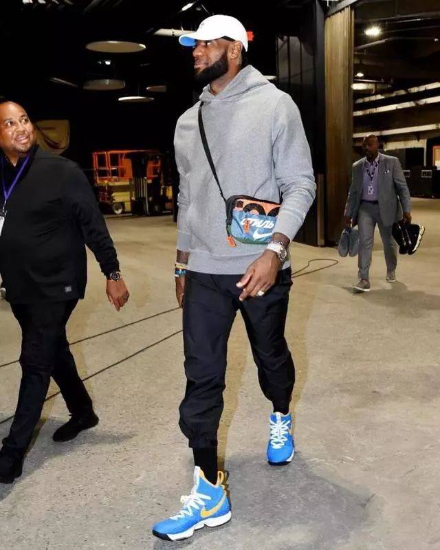 B费获评9.3分+加冕MVP：无敌双响炮+大师级挑传助攻，太丝滑了（B费斩获9.3分当选MVP：梅开二度+大师挑传助攻，表现行云流水）