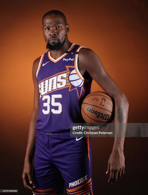 前队友：曾和马拉多纳开车出行，交警把我们拦住只为和他合影（前队友忆：与马拉多纳同车外出，交警拦停只为合影）