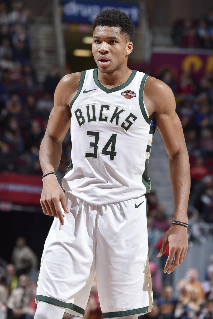 小法：不认为差距有那么大，有国米那种前锋你总会更接近胜利（小法：差距并不悬殊，若拥有国米级前锋就更接近胜利）