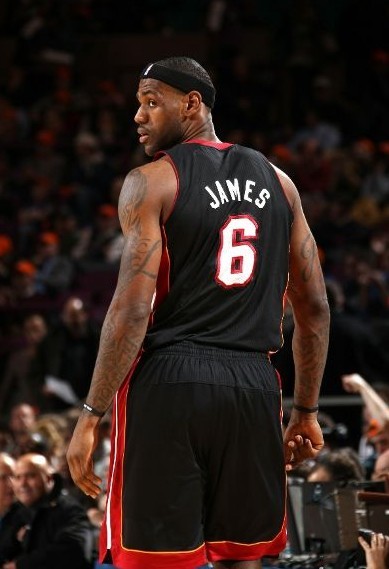 西班牙人俱乐部收入翻倍目标如何避免足球界的常见财务陷阱？（西班牙人俱乐部冲刺营收翻倍，如何避开足坛常见财务雷区？）