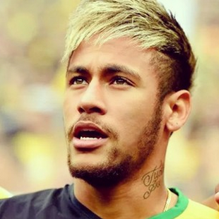 那不勒斯0-0法兰克福，麦克托米奈失良机，埃尔马斯造险（那不勒斯与法兰克福0-0互交白卷，麦克托米奈错失良机，埃尔马斯制造险情）