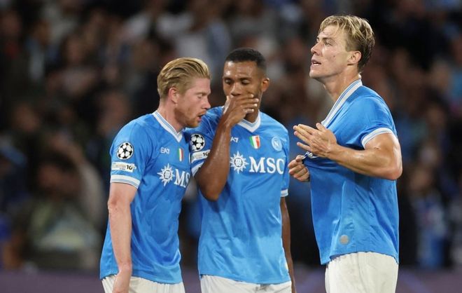 阿斯：巴萨冬窗是否买人，取决于阿劳霍的恢复情况（阿斯报：阿劳霍恢复情况将决定巴萨是否在冬窗引援）