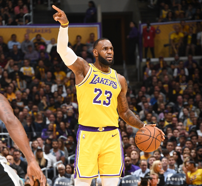 媒体人：同曦打得有些浙江的影子 缩短比赛时间对国家队有益（媒体人称同曦打法颇具浙江风格，缩短赛时更利于国家队）