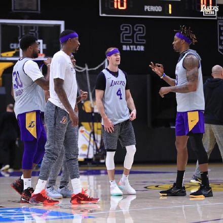 2026年世界杯抽签出炉，葡萄牙、阿根廷等强队分组形势良好，欧洲球队竞争激烈，中国国足仍难晋级。（2026世界杯分组揭晓：葡萄牙阿根廷签运佳，欧洲竞争激烈，国足出线仍艰难）