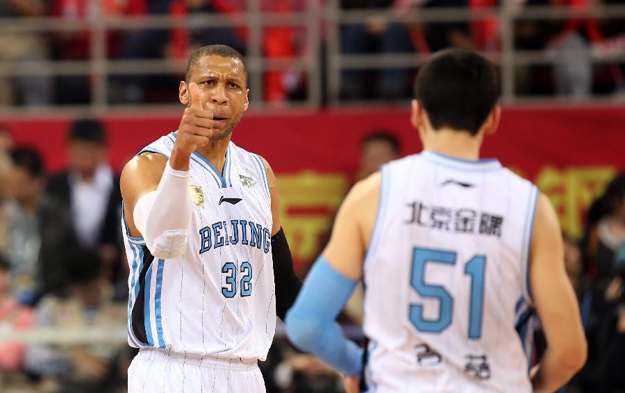 NBA半场：杨瀚森缺席，费尔斯15分，琼斯被驱逐，鹈鹕70-68开拓者（NBA半场战报：鹈鹕70-68领先开拓者，杨瀚森缺阵，费尔斯砍下15分，琼斯遭驱逐出场）