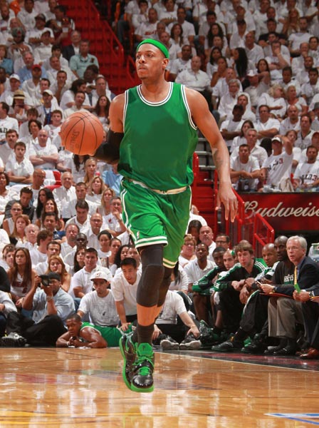 杨瀚森再获登场机会，主帅双标言论遭媒体解读，众多球迷开始退票（杨瀚森重获出场，主帅“双标”言论惹争议，球迷纷纷退票）