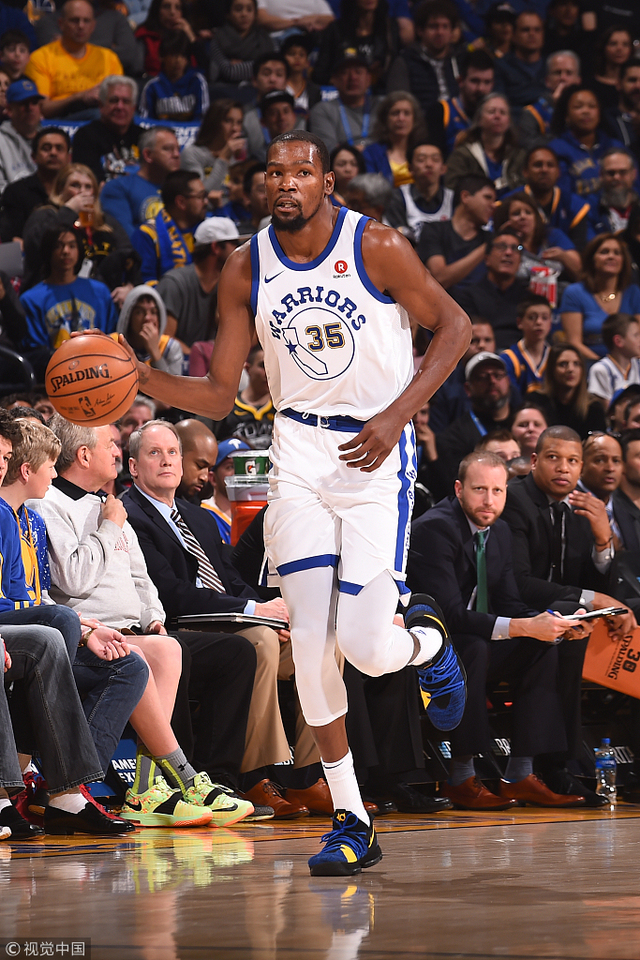 NBA官宣：76人违规罚款10万美元 恩比德赛前状态缺席却登场（NBA官方宣布：76人违规遭罚10万美元，恩比德赛前列缺席仍出战）