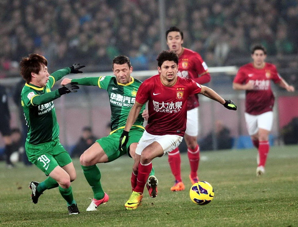 拜仁在联赛71次战胜斯图加特，创造德甲最多胜场纪录（拜仁对斯图加特联赛第71胜，刷新德甲胜场纪录）