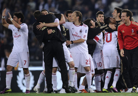 邦马蒂以240张第一选票的绝对优势当选年度最佳女足球员（邦马蒂以240张第一选票压倒性胜出，荣膺年度最佳女足球员）