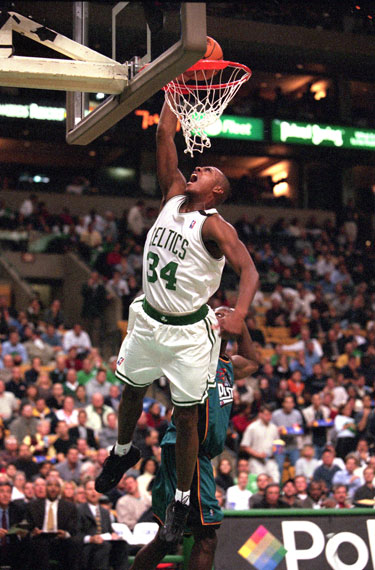 阿斯：皇马绝不会通过竞价来引援中卫，专注于合同到期的球员（阿斯：皇马不参与中卫竞价，重点锁定合同将满的球员）