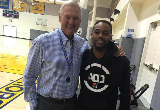 戈贝尔：有时更倾向于点抢篮板 这和身体疲劳&对手卡我的手有关（戈贝尔：体能疲劳加上对手卡手，我有时更会选择点抢篮板）